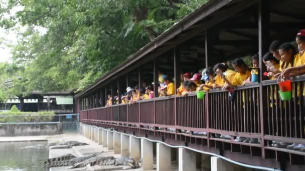 Студенческий Визит Тайских Детей Познавательная Экскурсия Июля 2018 Года Нахон — стоковое видео
