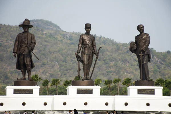 Thai People Foreigners Travelers Walking Visit Bronze Statues Seven Thai — Stock Photo, Image