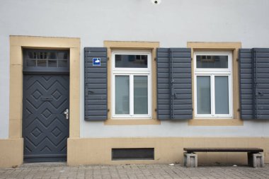 Speyer şehir Rheinland Pfalz, Almanya'da, yürüyüş Alman insanlar ve yabancı gezginler için Bina Modern klasik retro ziyaret