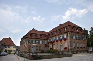 Modern klasik retro binasında Speyer şehir üzerinde 27 Ağustos 2017 Rheinland Pfalz, Almanya'da Almanya insanlar ve yabancı yolcuları yürüyüş ziyaret
