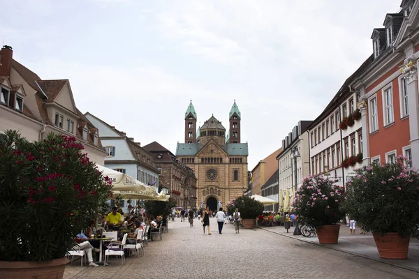 Alemanha Viajantes Estrangeiros Visitam Catedral Speyer Clássico Edifício Retro Cidade — Fotografia de Stock