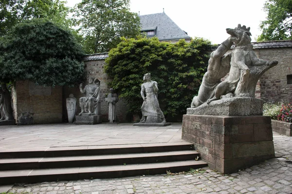 Πέτρινα Αγάλματα Του Domgarten Skulpturengarten Γερμανική Άτομα Και Ξένος Για — Φωτογραφία Αρχείου