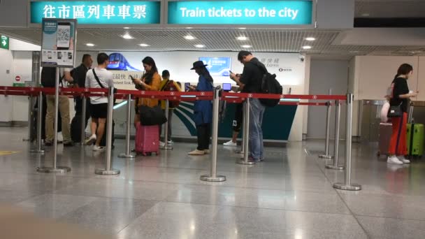 Hong Kong Cina Settembre Cinesi Viaggiatori Stranieri Fila Attesa Acquistano — Video Stock