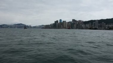 Peyzaj ve cityscape Star vapuru geçişi Victoria Harbour Island Kowloon Hong Kong, Çin'den Hong Kong adasının göster