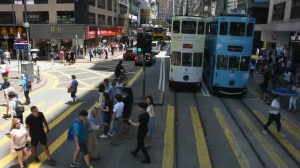 Hong Kong China September Verkehrsstraße Mit Retro Straßenbahn Und Chinesen — Stockvideo