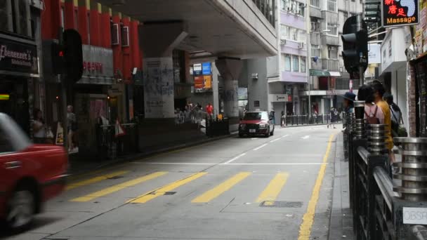 Hongkong Čína Září Silniční Provoz Lidí Kteří Jdou Přes Silnice — Stock video