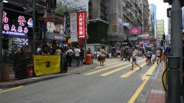 Cinesi Gli Stranieri Camminano Fanno Shopping Sai Yeung Choi Street — Video Stock