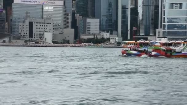 Landschap Stadsbeeld Star Ferry Overstekende Kinderen Victoria Harbour Tussen Kowloon — Stockvideo