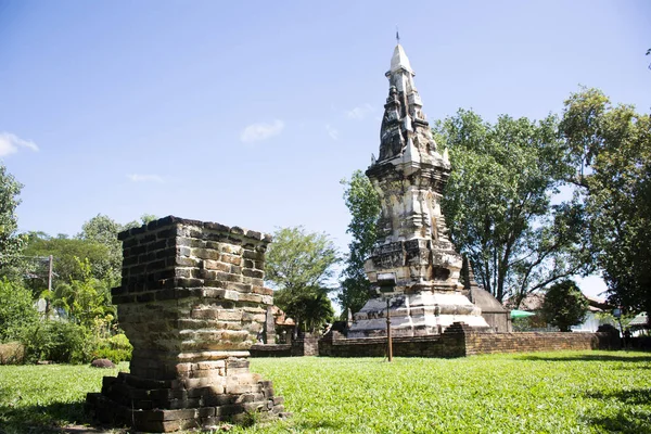 Phra That Kong Khao Noi is an ancient stupa or Chedi, a structure that enshrines holy Buddhist relics. Built during the 18th-20th century in Yasothon, Thailand for thai people and travelers visited