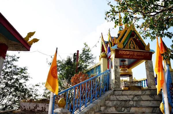 Wat Khao Wong Phra Chan Khok Samrong Templo Topo Montanha — Fotografia de Stock