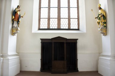 Günahları Oda Jesuitenkirche kilise içinde itiraf insanlar için ziyaret edin ve dua Baden Wurttemberg, Almanya Heidelberg kent, saygı 