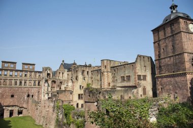 İç ve dekor Heidelberg Castle ve Heidelberger Schloss adlı Alman olduğu bir harabe ve insanlar ziyaret edin ve seyahat seyahat etmek için dönüm noktası Baden Wurttemberg, Almanya Heidelberg