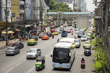 Tay insanlar sürücü ve trafik ile Petchaburi yolda binmek Pratunam Pazar ve platin moda alışveriş Bangkok şehir merkezinde 24 Nisan 2018 üzerinde Bangkok, Tayland, Thailand reçel