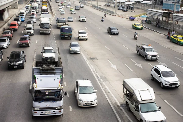 Thailändska Folket Bilresa Och Rida Kanchanaphisek Väg Med Trafik Stopp — Stockfoto