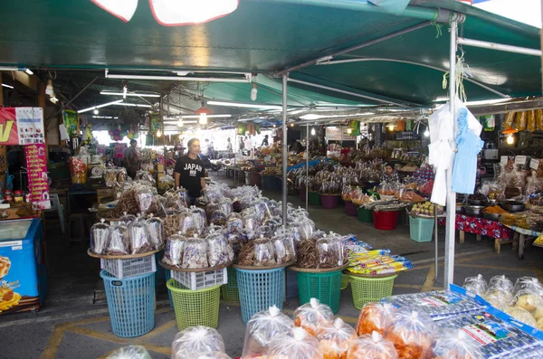 Les Thaïlandais Les Voyageurs Achètent Des Fruits Mer Conservent Nourriture — Photo