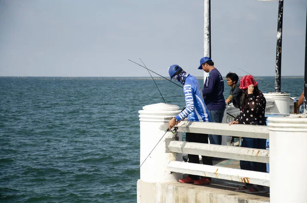 Pescador Tailandés Pescador Utilizan Pescado Caña Pescar Mar Costa Del — Foto de Stock