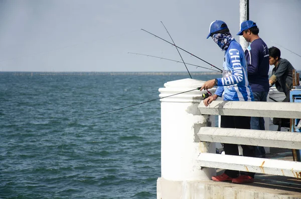 Pescador Tailandés Pescador Utilizan Pescado Caña Pescar Mar Costa Del — Foto de Stock