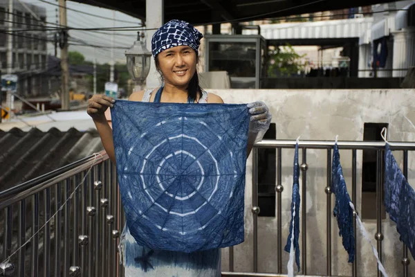 Mujeres Tailandesas Que Trabajan Conocimiento Indígena Tailandia Corbata Batik Teñido — Foto de Stock