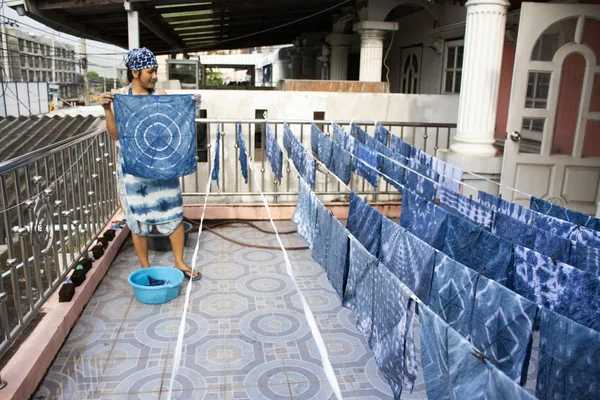 Mujeres Tailandesas Que Trabajan Conocimiento Indígena Tailandia Corbata Batik Teñido — Foto de Stock