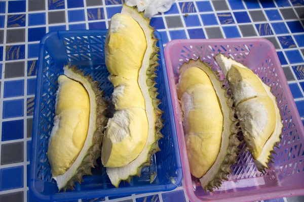 Thai Zöldséges Peeling Durian Gyümölcsöt Emberek Utazók Számára Gyümölcsök Svédasztalos — Stock Fotó