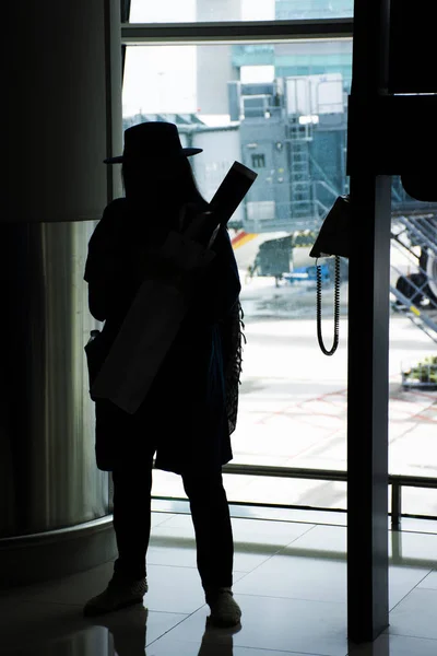 Resenärer Som Thailändsk Kvinna Promenader Terminal Till Busstationen Vid Hong — Stockfoto