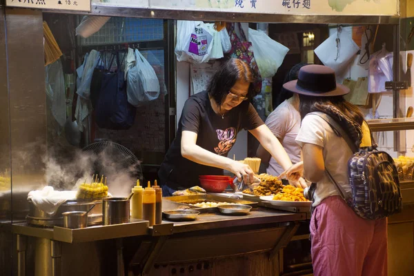 Reizigers Thaise Vrouw Selecteer Keuken Kopen Van Street Food Naast — Stockfoto