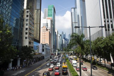 Trafik yol ile Çin halkı götürmek ve Hong Kong, Çin için 9 Eylül 2018 Wan Chai bölgesinde, liman yolda yolculuk