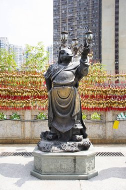 Geleneksel on iki Çince Zodyak heykel insanlar için ziyaret seyahat ve Wong Tai Sin Temple Kowloon Island, Hong Kong, Çin'de 9 Eylül 2018 üzerinde dua saygı