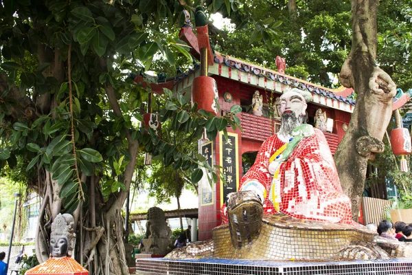 Chinesische Gottheit Sitzt Auf Schildkrötenstatuen Für Den Besuch Und Respekt — Stockfoto