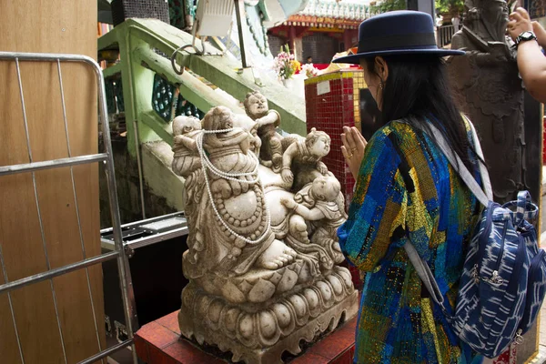 Una Mujer Tailandesa Viajera Visita Respeta Oración Katyayana Buda Gautama — Foto de Stock