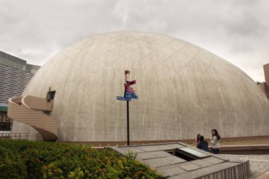 Hong Kong Uzay Müzesi Çinli ve yabancı gezginler ziyaret için ve öğrenmede Tsim Sha Tsui Kowloon Şehir Adası üzerinde 10 Eylül 2018 Hong Kong, Çin