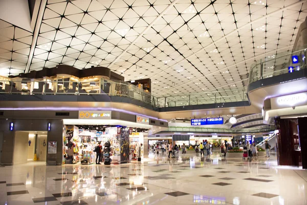 Chinees Buitenlander Reizigers Wandelen Terminal Van Hong Kong International Airport — Stockfoto