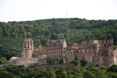 Heidelberg Castle ve Alman halkı ve gezgin için Heidelberger Schloss adlı Alman ziyaret edin ve Heidelberg, Almanya'nın 25 Ağustos 2016 üzerinde seyahat