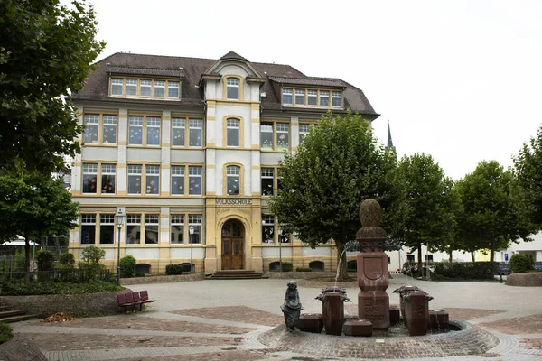 Konst Statyn Och Fontänen Framsidan Theodor Heuss Primary School Lege — Stockfoto