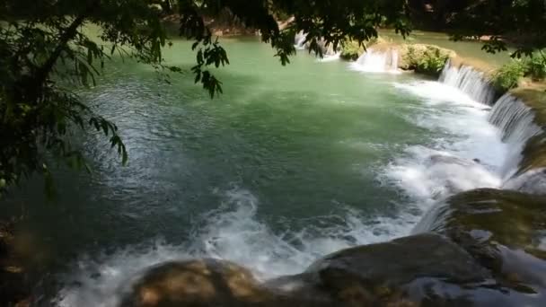 Movimiento Flujo Agua Las Pequeñas Cascadas Chet Sao Noi Namtok — Vídeo de stock