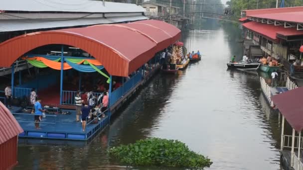 Nonthaburi Thailand Novembro Povo Tailandês Ora Coloca Oferendas Comida Coisa — Vídeo de Stock