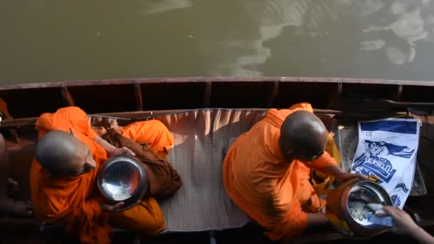 Nonthaburi Thajsko Listopadu Thajci Modlit Dát Nabídku Potravin Věc Průvod — Stock video