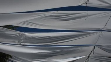 Kumaş için rüzgar ve hareket hareketin korumak güneş ışığı, Nakhon Ratchasima, Tayland'da adil sokak el yapımı pazarının açık