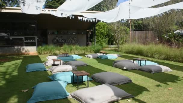 Mobiliário Decoração Jardim Para Pessoas Viajantes Sentar Relaxar Livre Café — Vídeo de Stock