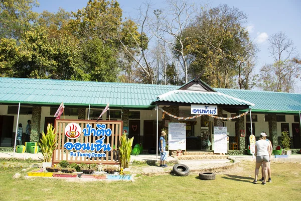 Viajeros Tailandeses Extranjeros Viajan Visitan Tueng Hot Spring Jardín Aire — Foto de Stock