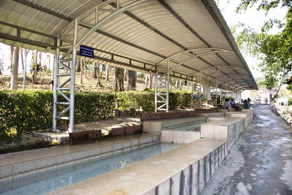 Тайські Люди Сидять Ванна Ставок Spa Сад Тих Хто Забажає — стокове фото