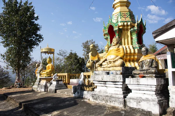 Estatuas Stupa Chedi Buddha Wat Phrachao Thanchai Phra Ese Templo — Foto de Stock