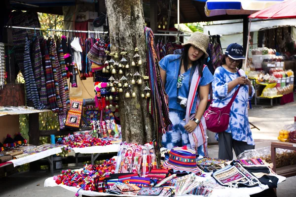 Los Tailandeses Asiáticos Viajan Compran Productos Alimentos Del Mercado Callejero — Foto de Stock