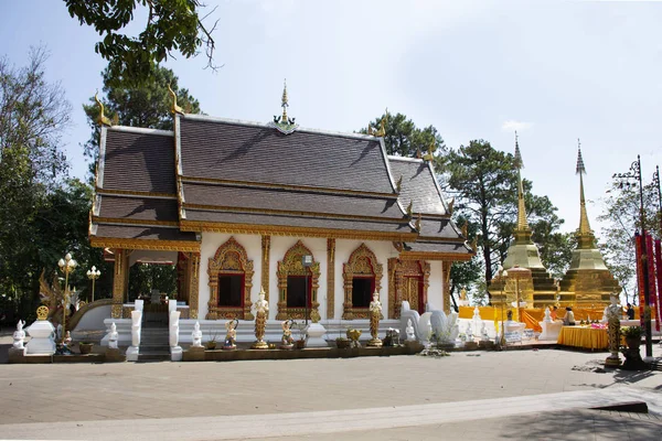 Thailänder Und Ausländische Reisende Besuchen Und Respektieren Betende Chedi Und — Stockfoto