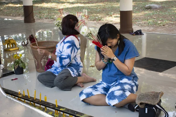 Asian Thai Women Mother Daughter Sit Respect Praying Buddha Statue — Stock Photo, Image