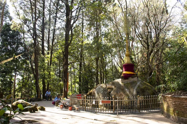 Phra Doi Chang Mup Stupa Lado Thanon Phra Doi Tung — Fotografia de Stock