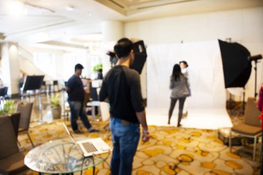 Çivit Mavisi elbise giyiyor ve yeni tasarımı ile benim toplama için poz Taylandlı kadın modeli 8 Kasım 2018 üzerinde stüdyoda fotoğraf fotoğrafçı tarafından Bangkok, Tayland almak