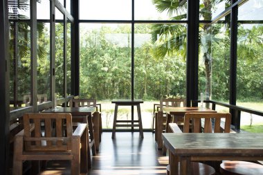 İç tasarım ve dekor mobilya kafe ve restoran için insanlar ziyaret edin yemek ve Muak Lek bölge üzerinde 13 Kasım 2018: Saraburi, Thailand içinde içecekler