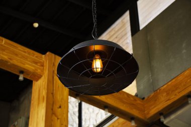 Dekorasyon klasik retro vintage lamba ve restoran Tayland içinde avize