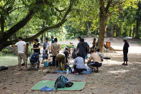 Thaise Mensen Reizigers Buitenlander Reizen Ontspannen Zwemmen Namtok Chet Sao — Stockfoto